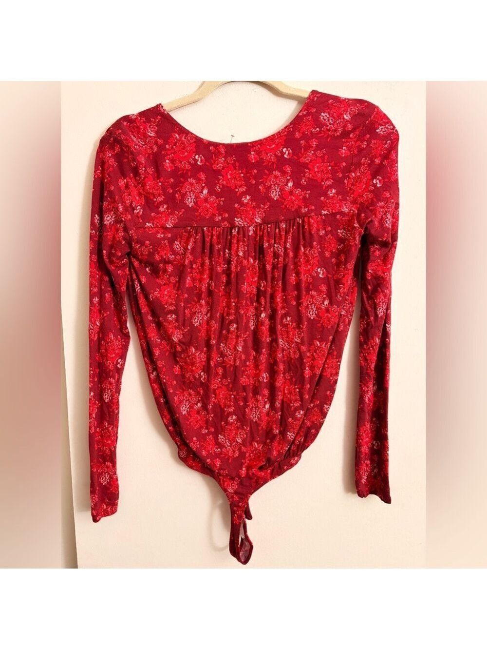 Free People Turnt Red Floral Print Long Sleeve Bodysuit Size XS NWT - Picture 3 of 4